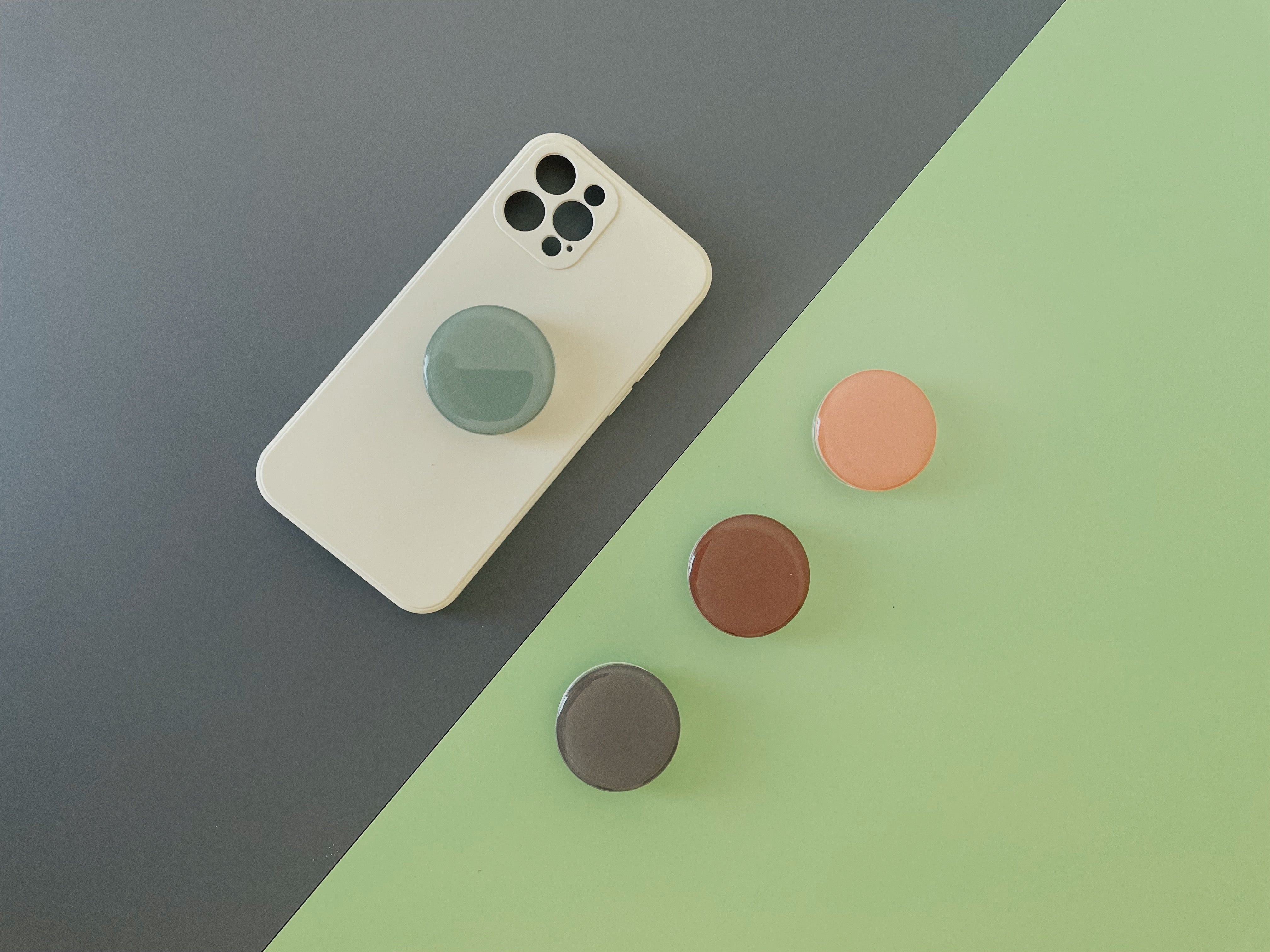 COLOR GAME COLLECTION PHONE HOLDER