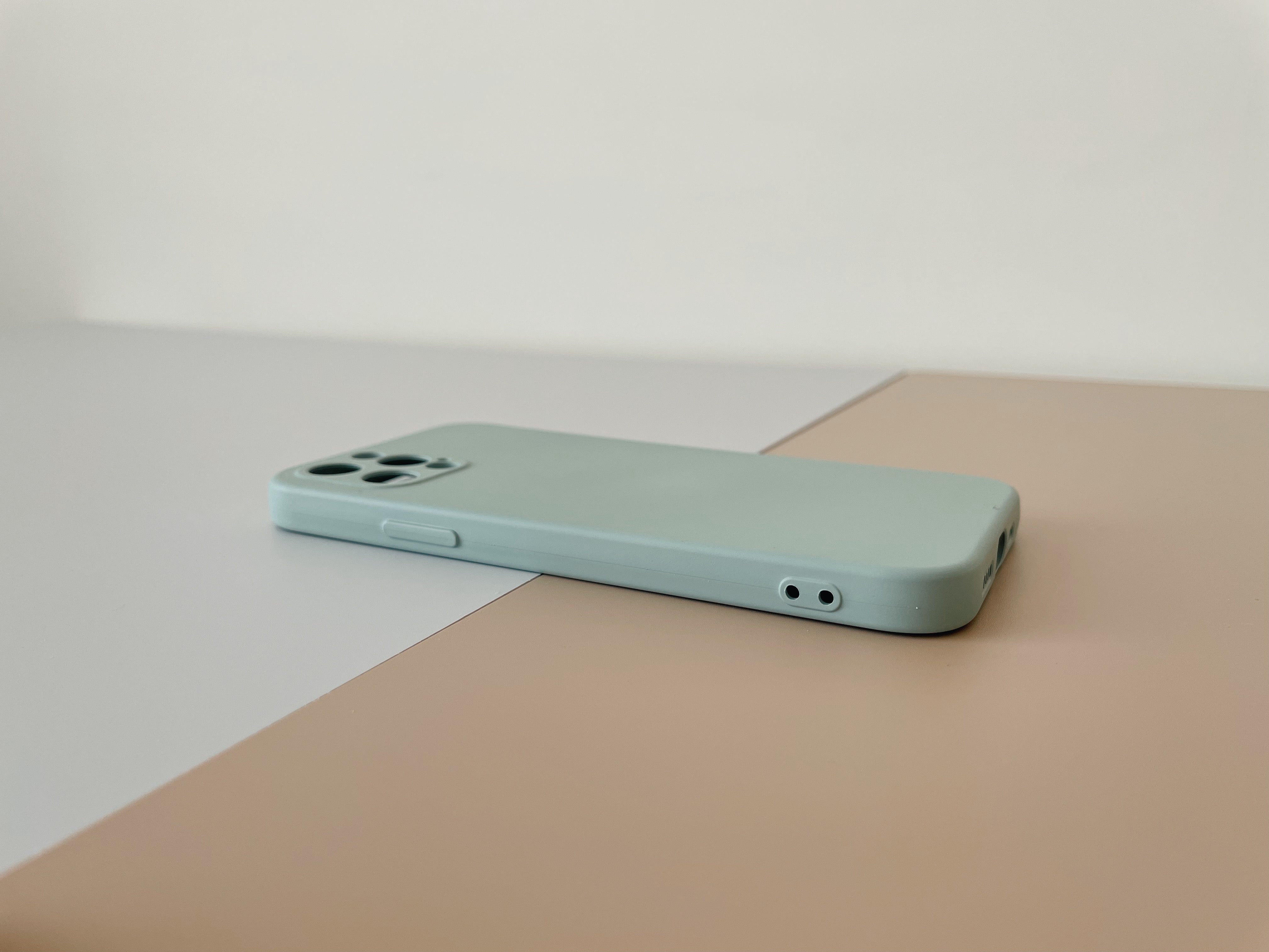 LIGHT GREEN PHONE CASE